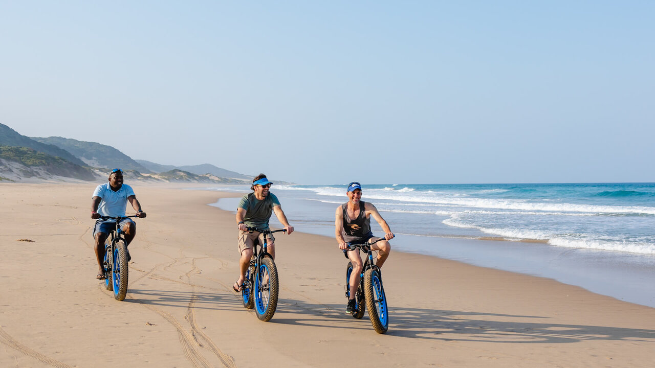 Zuid-Afrika-iSimangaliso-Wetland-thonga-beach-lodge-fietsen-strand