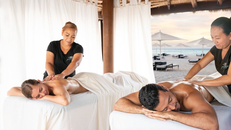Antillen-Aruba-Bucuti-and-tara-beach-resort-couple-massage