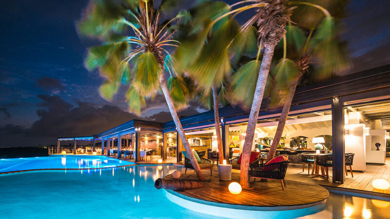 Antillen-Guadeloupe-La-Toubana-Hotel-Spa-zwembad-avond