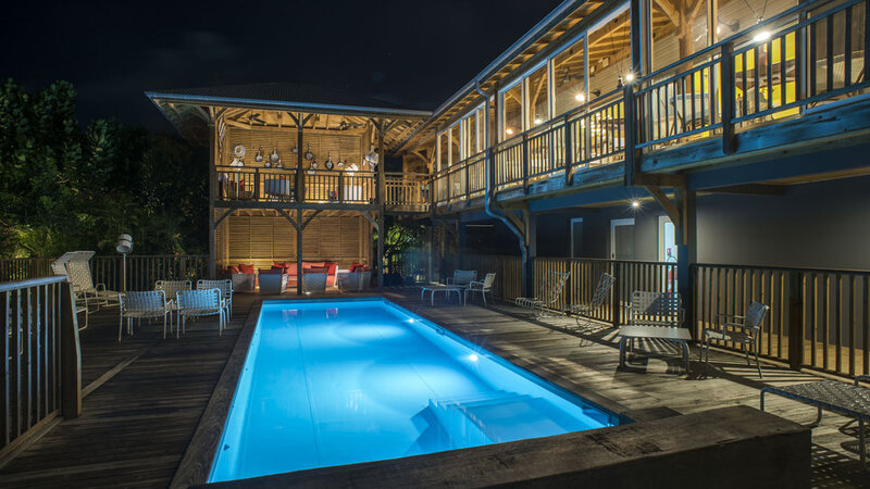 Antillen-Martinique-French-Coco-Boutique-Small-Luxury-Hotel-zwembad-avond