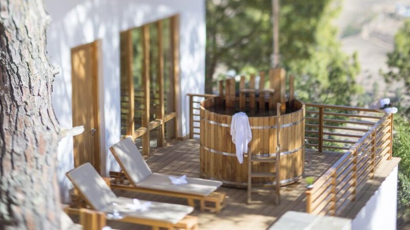 Bhutan-Punakha-Dhensa Punakha-spa terras