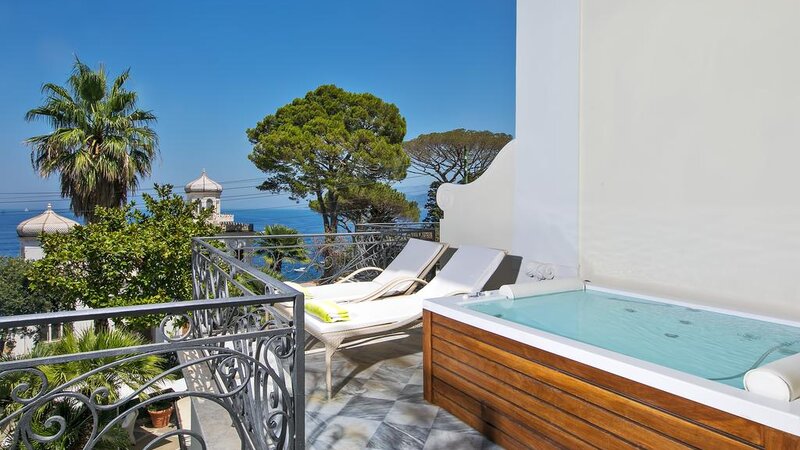 CAPRI LUXURY VILLA TERRAS