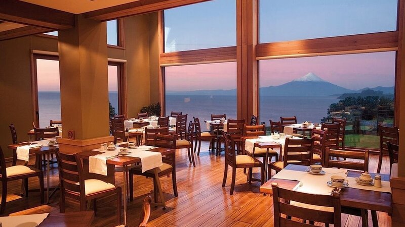 Chili-Lake-District-Hotels-Cumbres-Puerto-Varas-restaurant-1