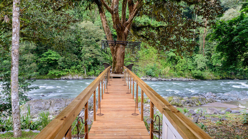 Costa-Rica-Pacuare-Hotel-Pacuare-Lodge-loopbrug