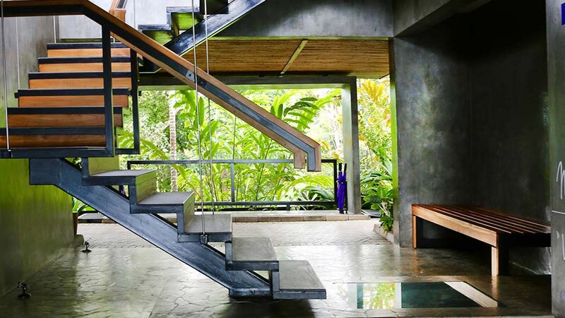 Costa-Rica-Uvita-Hotel-Kura-Design-Villas-zwembad-trap