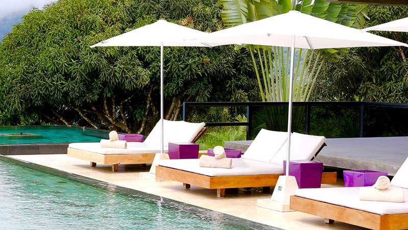 Costa-Rica-Westkust-Uvita-Kura-Design-villas-zwembad-ligbedden