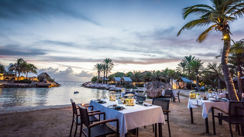 Curacao-Hotel-Baoase-diner-strand