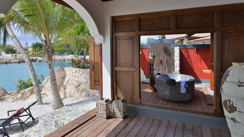 Curacao-Hotel-Baoase-outdoor-badkamer-4