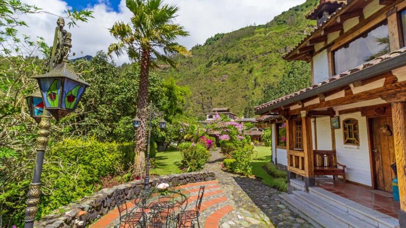 Ecuador-Banos-Hotels-Samari-Spa-Resort-tuin-1