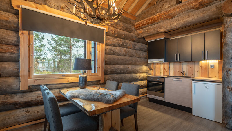 Finland-Lapland-Ivalo-wilderness-hotel-Inari-log-cabin-blokhut-kitchenette