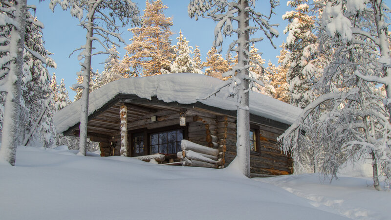 Finland-Lapland-Saariselka-Javri-Lodge-wilderness-cabin-sneeuw