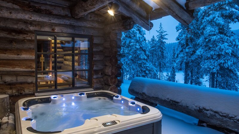 Finland-Lapland-Yllas-L7-Luxury-Lodge-jacuzzi