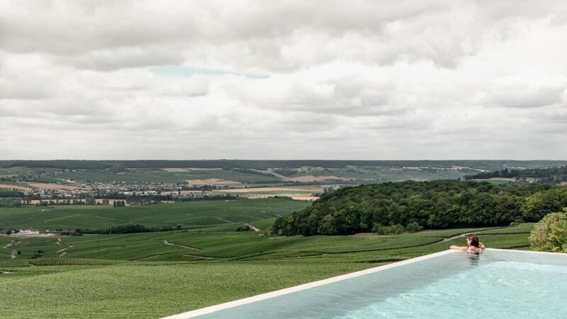 Frankrijk-Champagne-hotel-Le Royal Champagne-Zwembad-Buiten