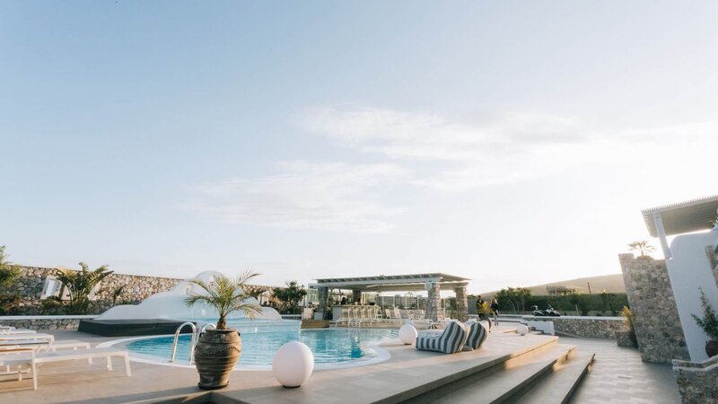 Griekenland-Cycladen-Santorini-Orabel suites-pool2