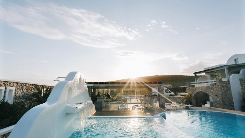 Griekenland-Cycladen-Santorini-Orabel suites-pool3