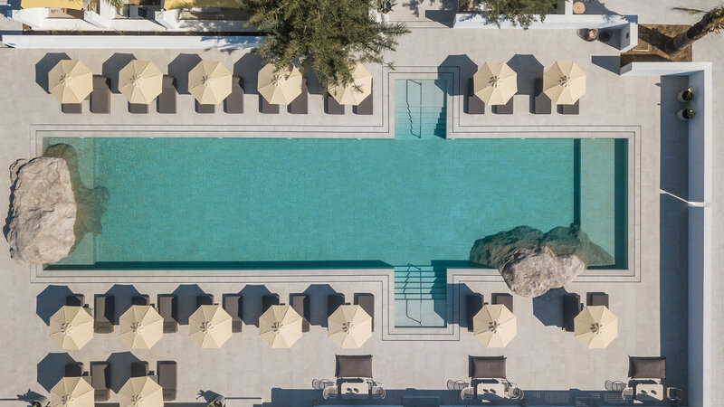 Griekenland-Paros-Hotel-Parilio-zwembad-luchtfoto