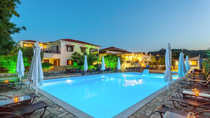 Griekenland-Sporaden-Skopelos-Holidays-Hotel-&-spa-pool