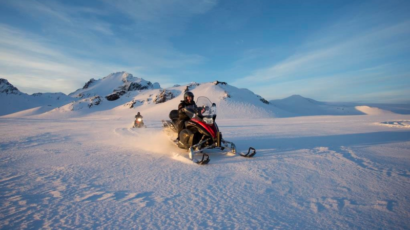 IJsland-Excursie-Snowmobile-on-Langjökull-Glacier