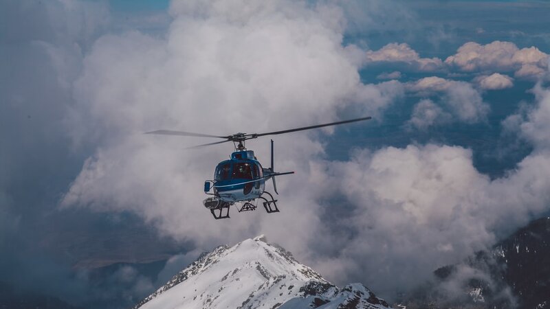 IJsland-Excursie-Spectaculaire-helikopterlanding-op-de-flank-van-de-Hengill-vulkaan3