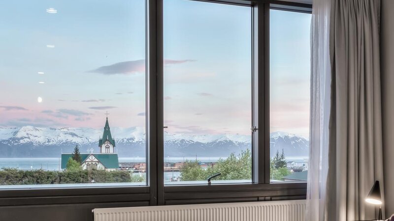 IJsland-noordkust-Fosshotel-Husavik-uitzicht-kamer