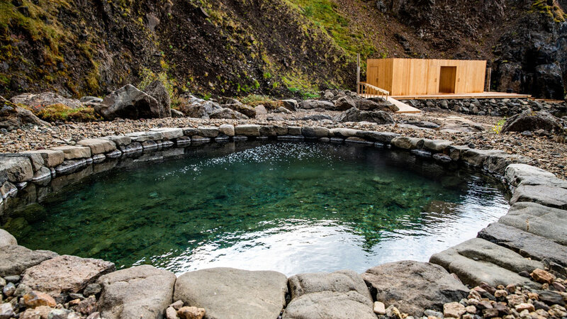 IJsland-Zuidkust-Excursie-Bezoek-aan-de-Giljaböð-Natural-Pools-6