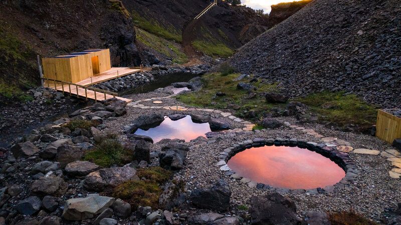 IJsland-Zuidkust-Excursie-Bezoek-aan-de-Giljaböð-Natural-Pools-7