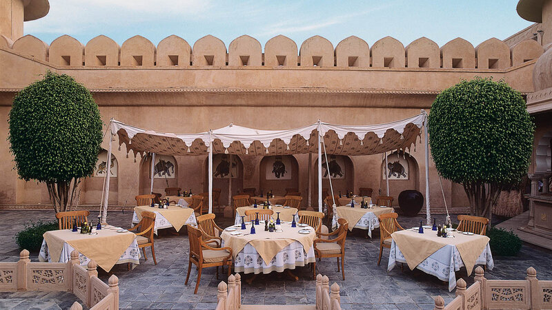 India-Jaipur-Hotels-The-Oberoi-Rajvilas-Resto-2