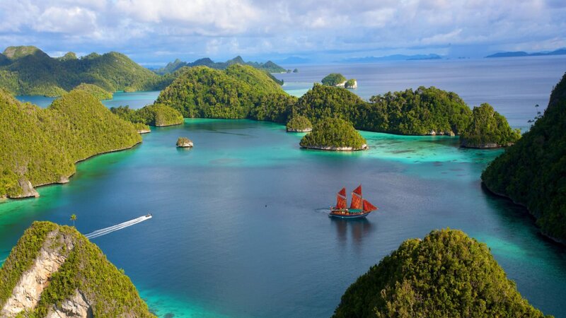 Indonesia-Tailor-made-holidays-Misool-Eco-Resort_Islands-Aerial-1200x800