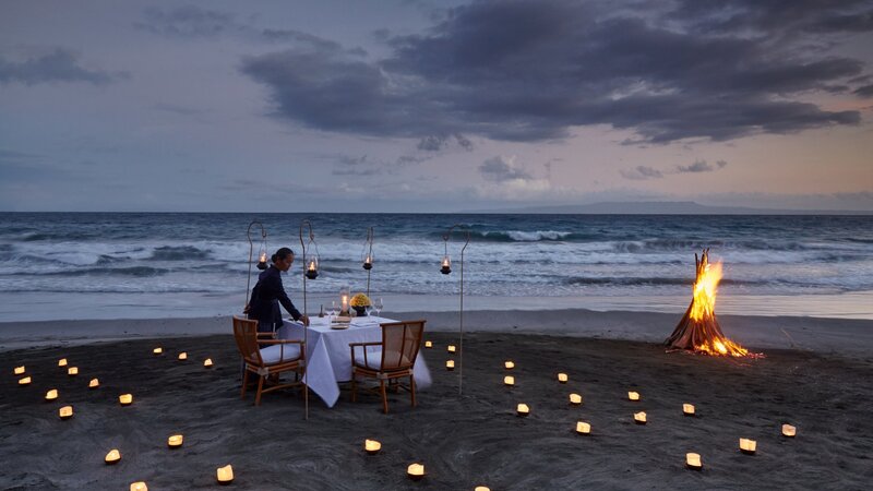 Indonesie-Candidasa-Amankila-private-beach-dinner