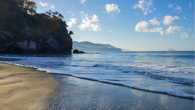 Indonesie-Candidasa-Amankila-private-black-sand-beach