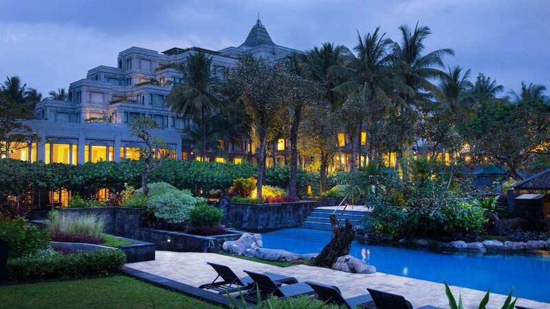 Indonesië-Java-Yogyakarta-Hyatt-Regency-zwembad-hotelgebouw