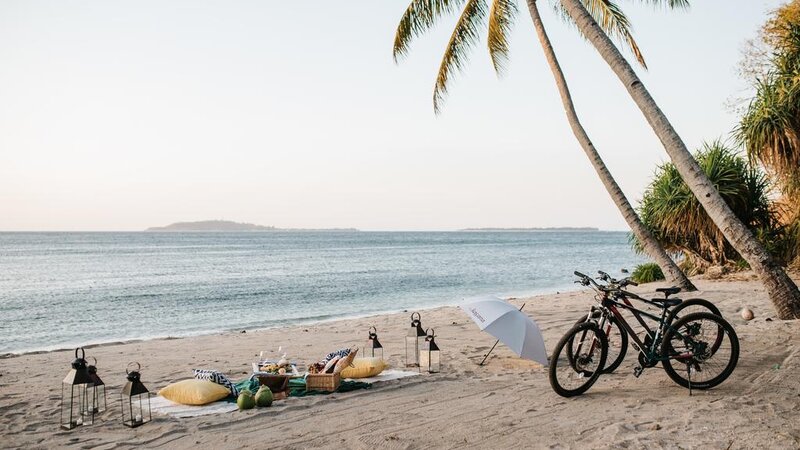 Indonesie-Lombok-The-Kayana-Resort-strand