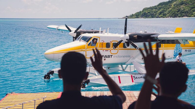 Indonesië-Pulau-Bawah-Bawah-Reserve-aankomst-watervliegtuig