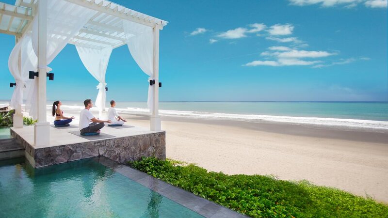 Indonesië-Seminyak-The-Seminyak-Beach-Resort-and-Spa-yoga