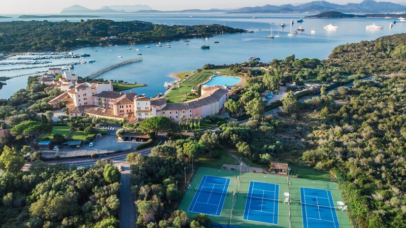 Italië-Sardinië-Noord-Hotel Cala Di Volpe-tennisbanen