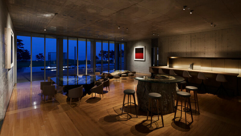 Japan-Naoshima-Island-Art-Hotels-Benesse-House-park-lounge