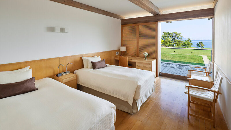 Japan-Naoshima-Island-Art-Hotels-Benesse-House-Park-twin