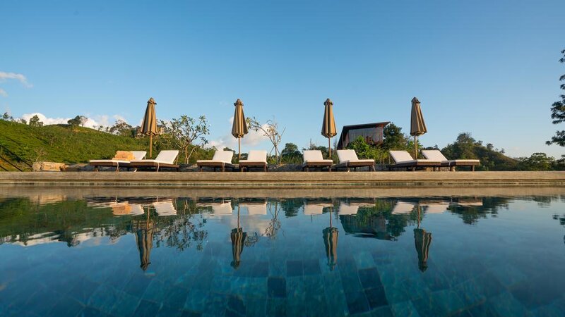 Kandy-Santani-Resort-and-Spa-zwembad