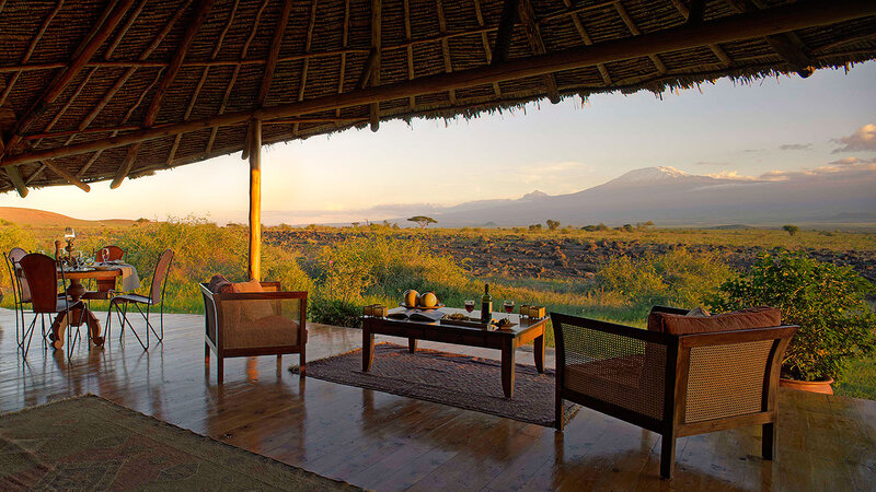 Kenia-Amboseli National Park-Elewana Tortilis Camp-lounge area