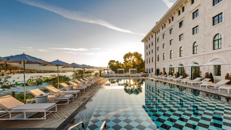 Kroatië-Split-Trogir-Brown-Beach-House-pool