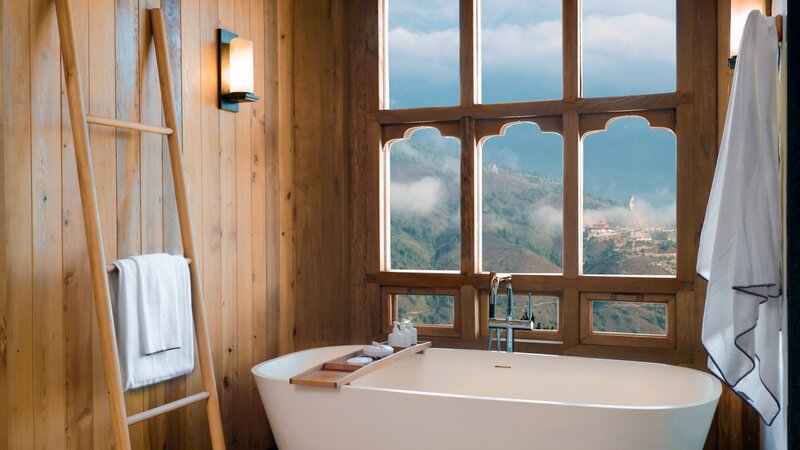 Lodge_Suite_bathtub_at_Thimphu_[8093-LARGE]