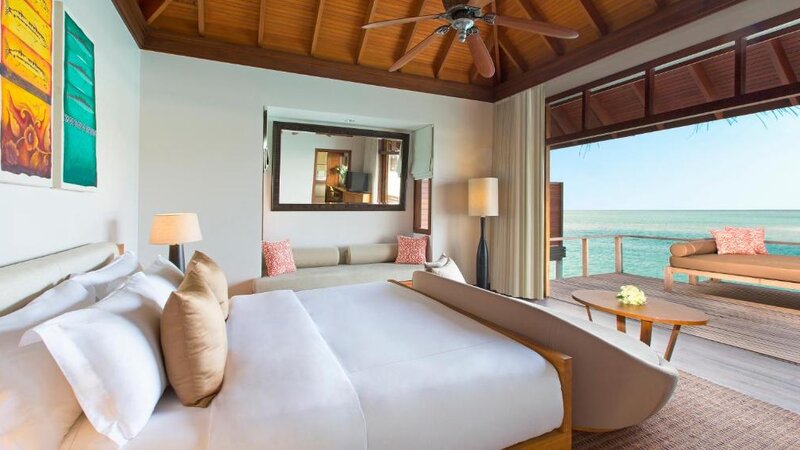 Malediven-Anantara-Veli-over-water-bungalow-2