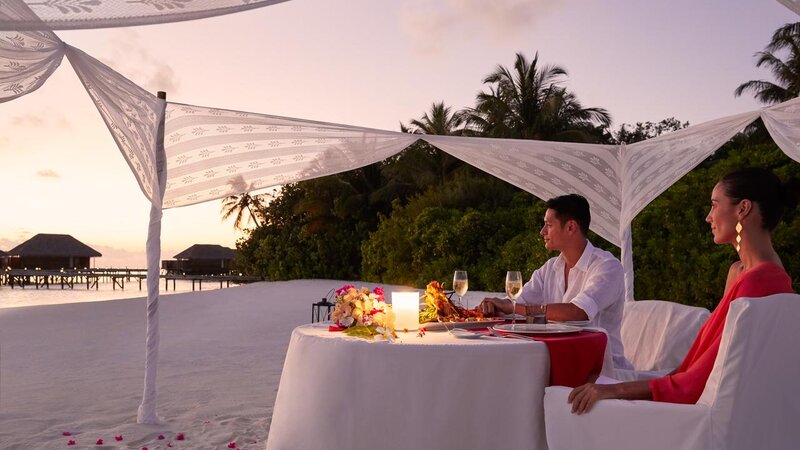 Malediven-Conrad-Rangali-romantisch-diner