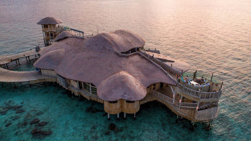 Malediven-Kunfunadhoo-eiland-Soneva-Fushi-Hotel-hoofdgebouw
