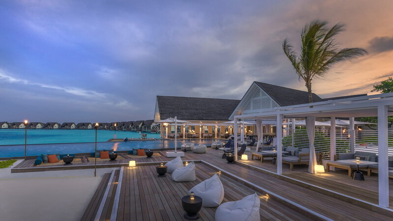 Malediven-Landaa-Giraavaru-Hotel-Four-Seasons-Resort-Blu-Beach-Club