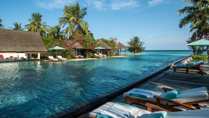 Malediven-Landaa-Giraavaru-Hotel-Four-Seasons-Resort-Zwembad-2