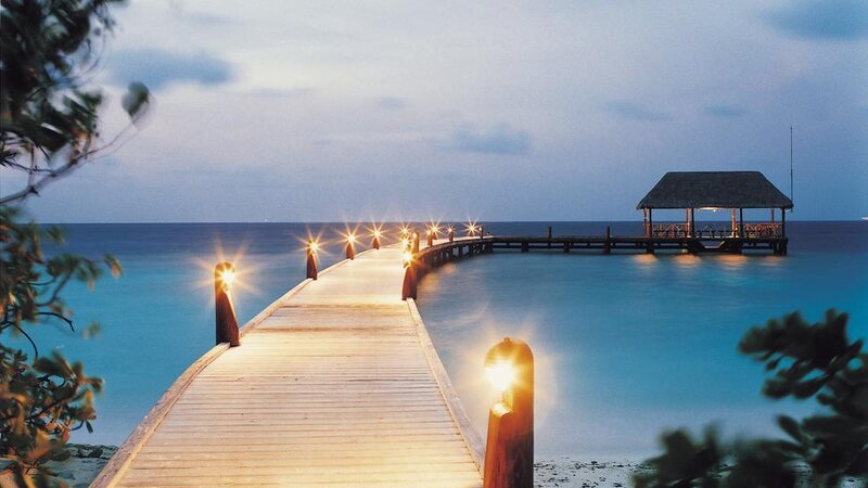 Malediven-Maafushi-Como-Cocoa-Island-Hotel-verlicht-ponton-hutjeµ