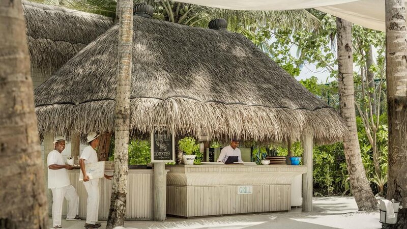 Malediven-North-Malé-Atoll-One-and-Only-Hotel-bar-op-het-strand