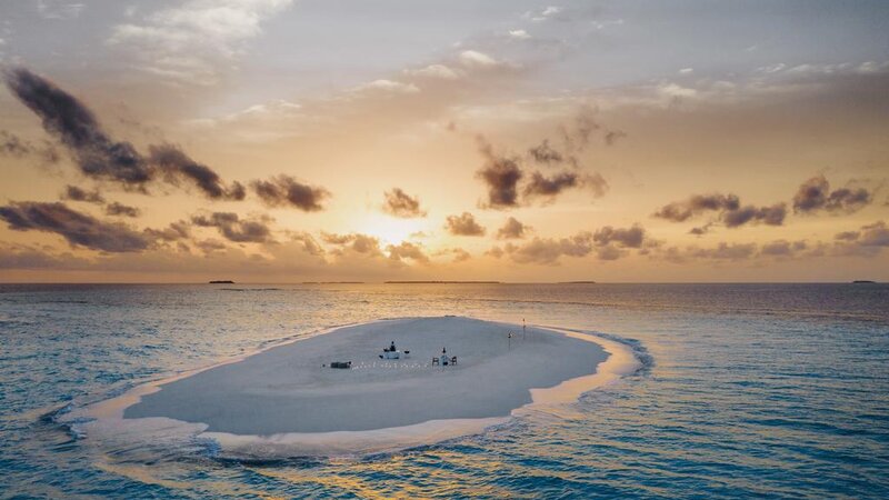 Malediven-North-Malé-Atoll-One-and-Only-Hotel-zandbank-avond