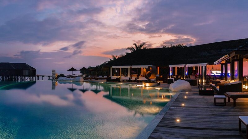 Malediven-South-Ari-Atoll-Lily-Beach-aqva-bar